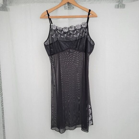 Donna L'oren Y2K Sheer Black Chemise with Gray Scale Floral Details - Picture 9 of 14